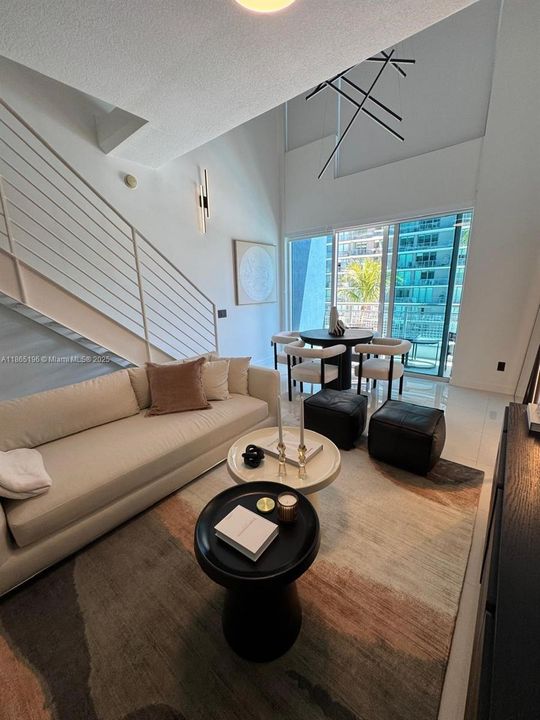 For Sale: $425,000 (1 beds, 1 baths, 785 Square Feet)