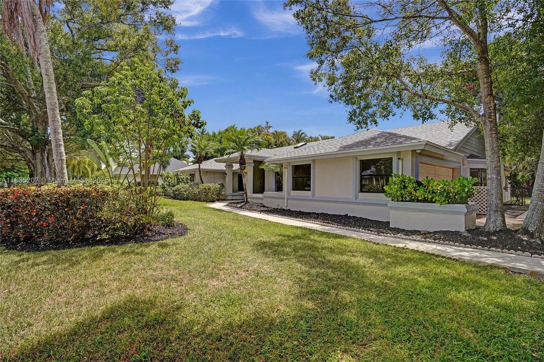 合同活跃: $845,000 (4 贝兹, 2 浴室, 2834 平方英尺)