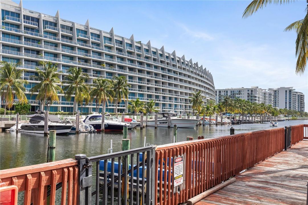 待售: $310,000 (1 贝兹, 1 浴室, 859 平方英尺)