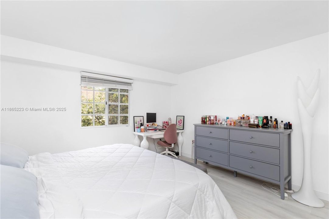 待售: $310,000 (1 贝兹, 1 浴室, 859 平方英尺)