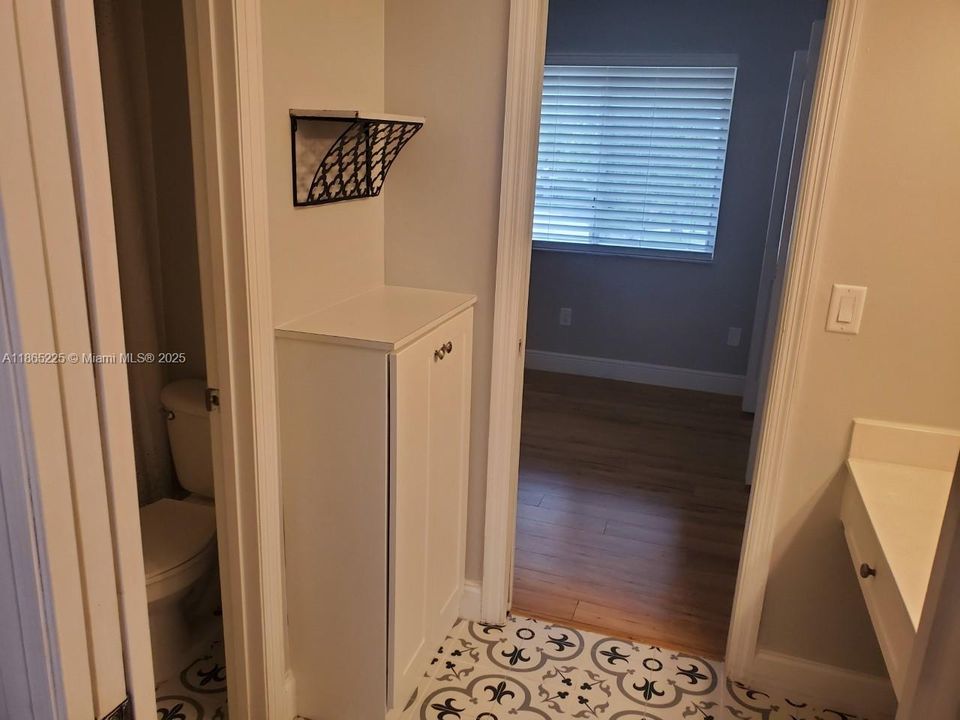 Под контрактом: $2,400 (2 спален, 1 ванн, 1114 Квадратных фут)