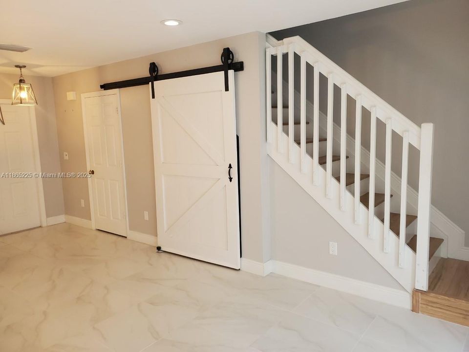 Под контрактом: $2,400 (2 спален, 1 ванн, 1114 Квадратных фут)