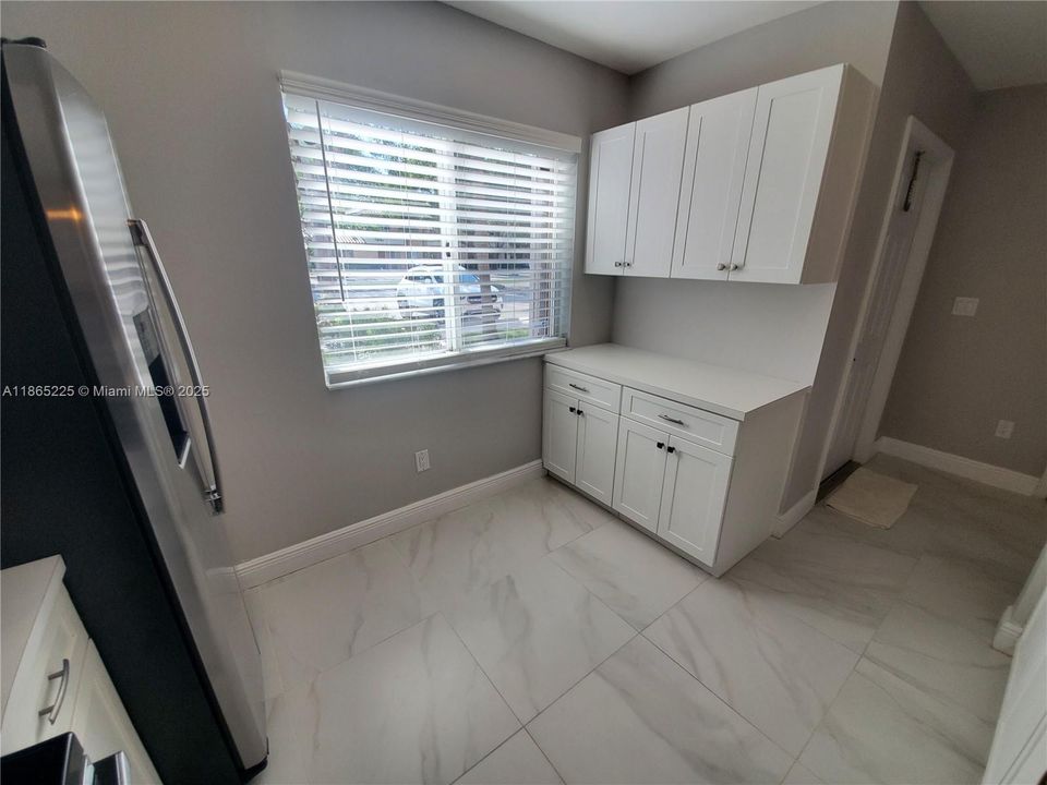 Под контрактом: $2,400 (2 спален, 1 ванн, 1114 Квадратных фут)