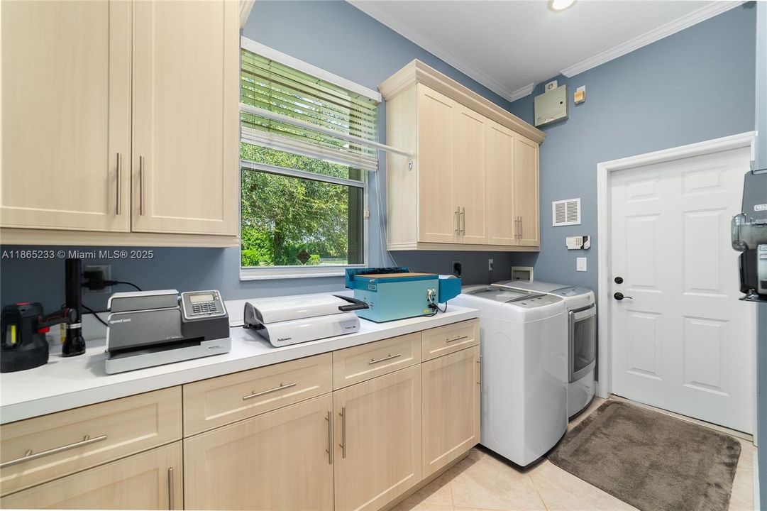 For Sale: $980,000 (3 beds, 3 baths, 3105 Square Feet)