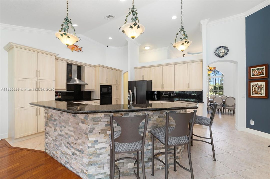 For Sale: $980,000 (3 beds, 3 baths, 3105 Square Feet)