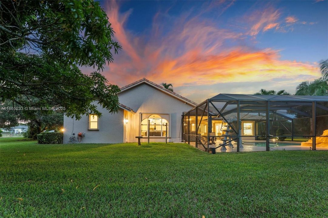 For Sale: $980,000 (3 beds, 3 baths, 3105 Square Feet)