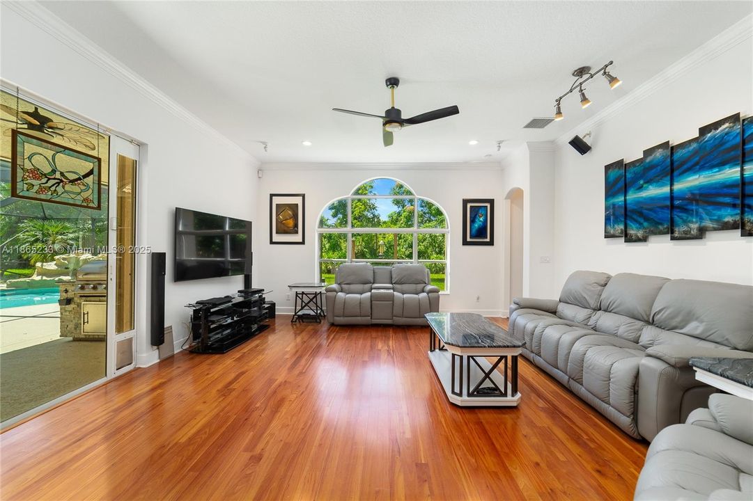 For Sale: $980,000 (3 beds, 3 baths, 3105 Square Feet)