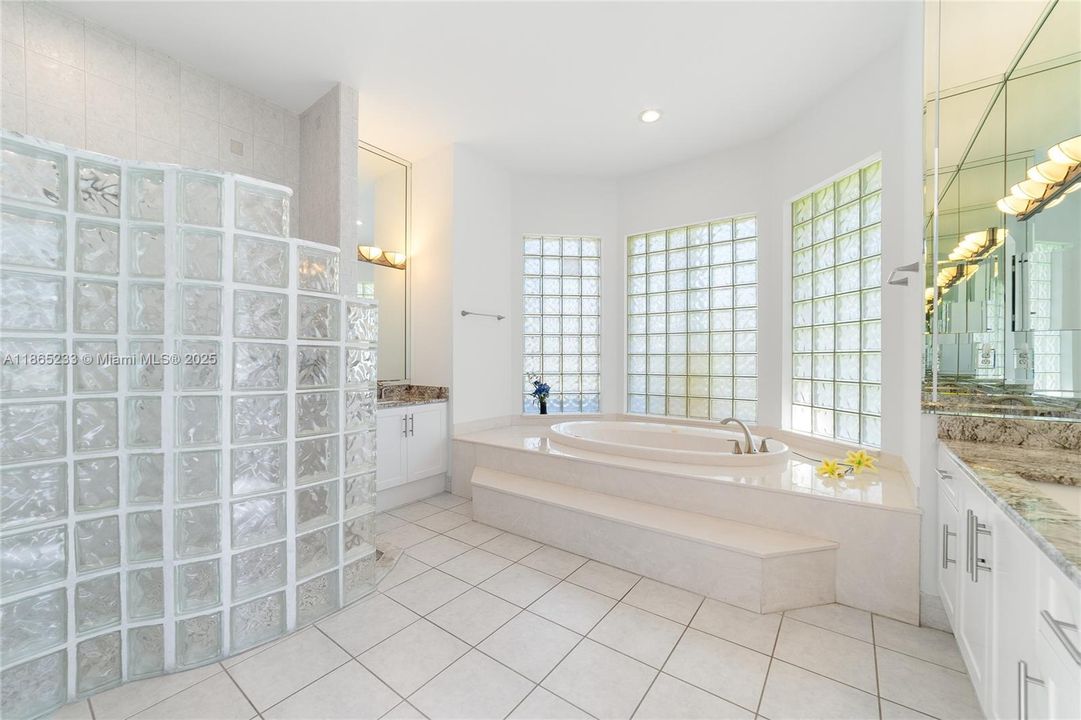 For Sale: $980,000 (3 beds, 3 baths, 3105 Square Feet)