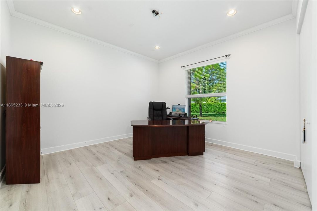 For Sale: $980,000 (3 beds, 3 baths, 3105 Square Feet)