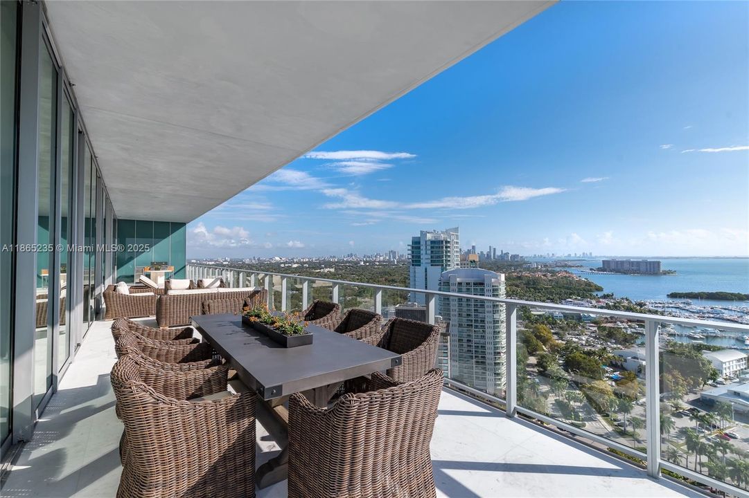 En Venta: $11,849,000 (5 camas, 5 baños, 4986 Pies cuadrados)