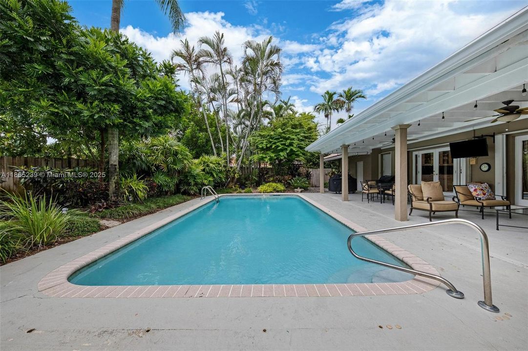 Active With Contract: $1,595,000 (5 beds, 3 baths, 3110 Square Feet)