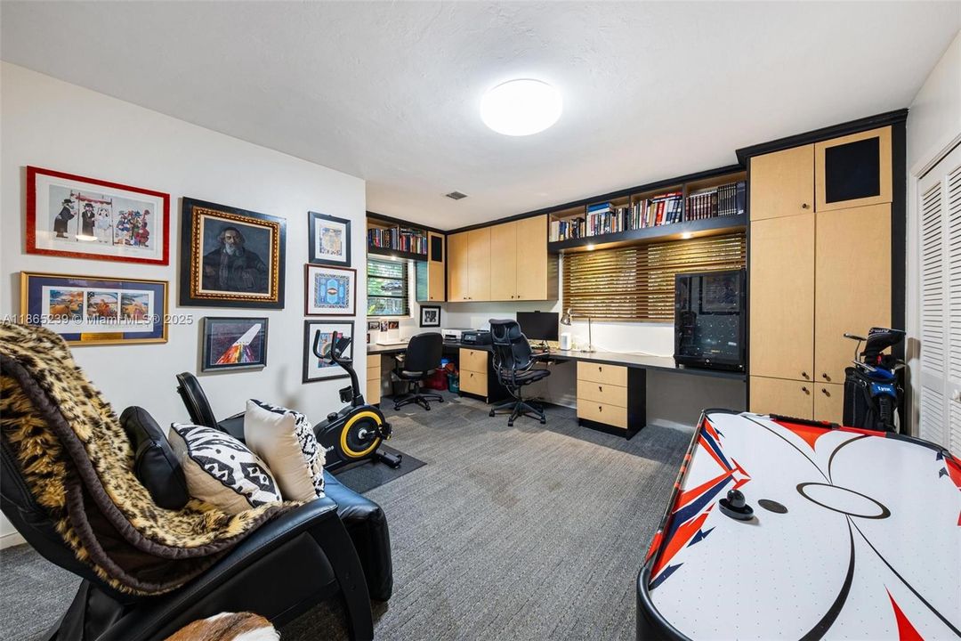 Active With Contract: $1,595,000 (5 beds, 3 baths, 3110 Square Feet)