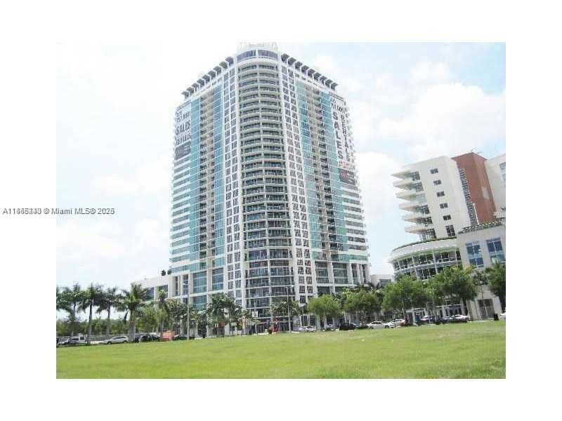 For Sale: $475,000 (1 beds, 1 baths, 861 Square Feet)