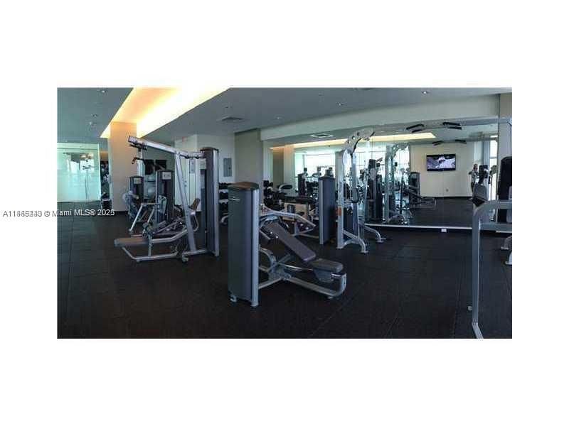 For Sale: $475,000 (1 beds, 1 baths, 861 Square Feet)