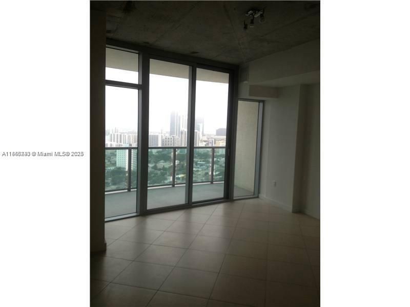 For Sale: $475,000 (1 beds, 1 baths, 861 Square Feet)