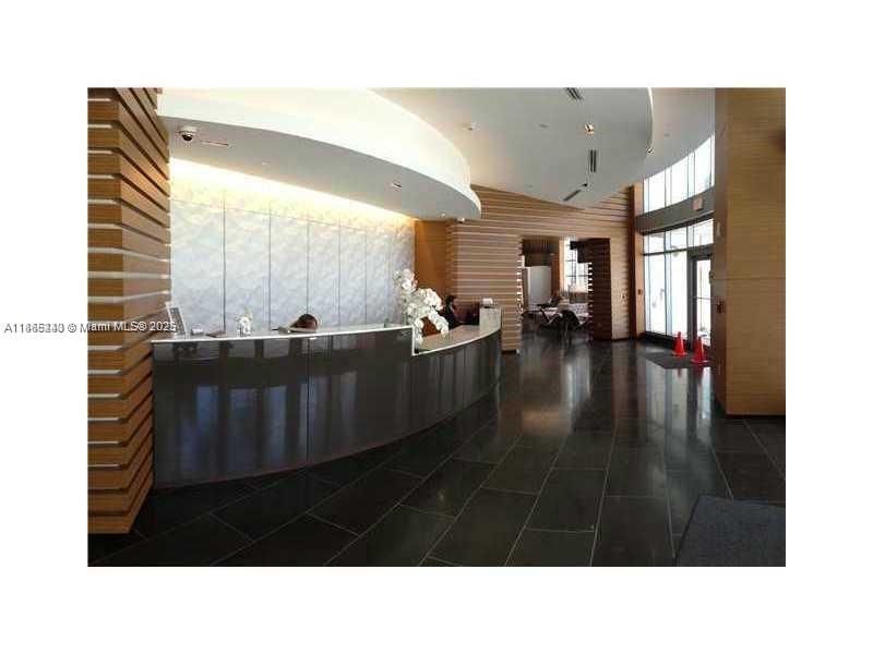 For Sale: $475,000 (1 beds, 1 baths, 861 Square Feet)