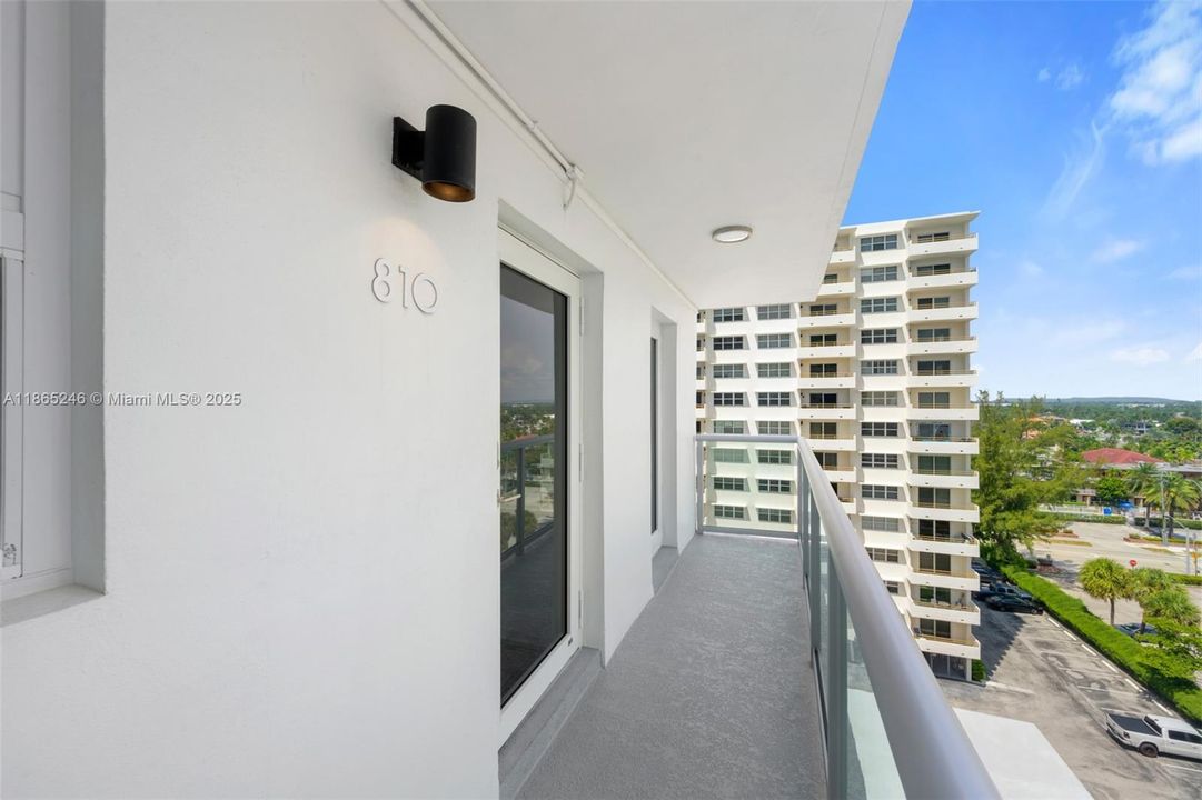 Active With Contract: $4,000 (2 beds, 2 baths, 975 Square Feet)