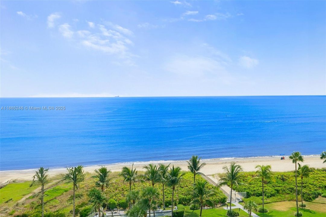 Active With Contract: $4,000 (2 beds, 2 baths, 975 Square Feet)