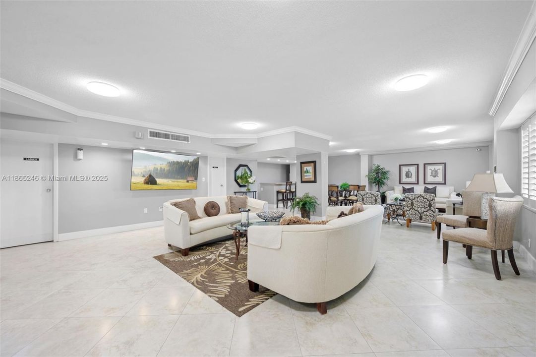 Active With Contract: $4,000 (2 beds, 2 baths, 975 Square Feet)