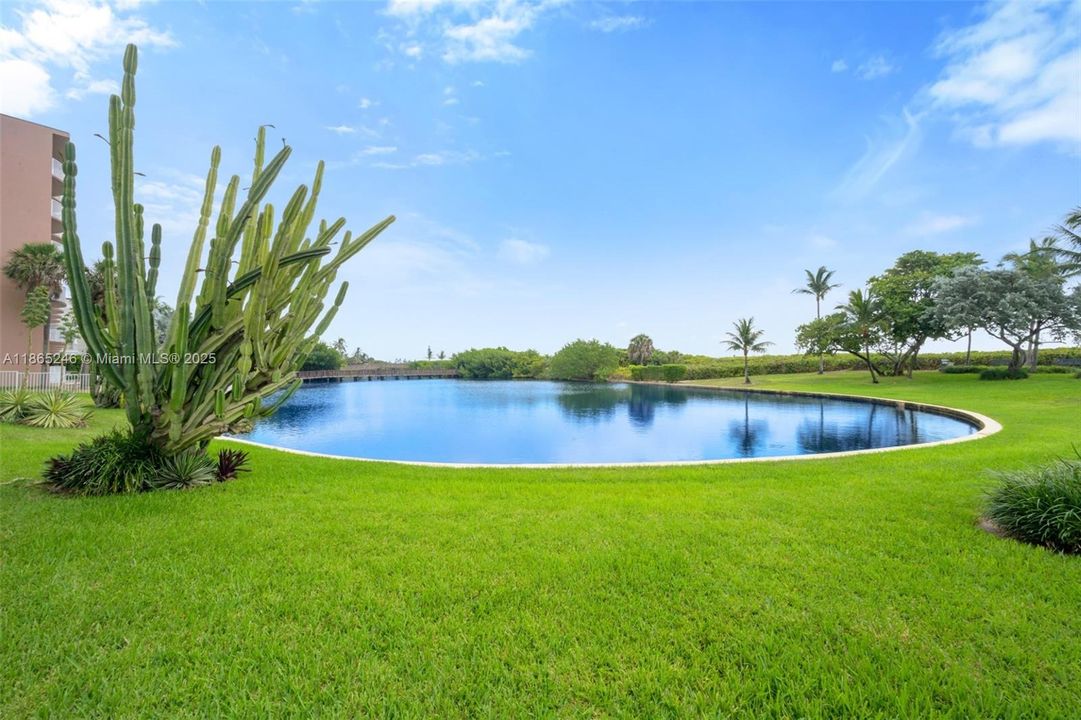 Active With Contract: $4,000 (2 beds, 2 baths, 975 Square Feet)