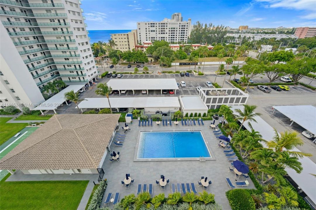 Active With Contract: $4,000 (2 beds, 2 baths, 975 Square Feet)