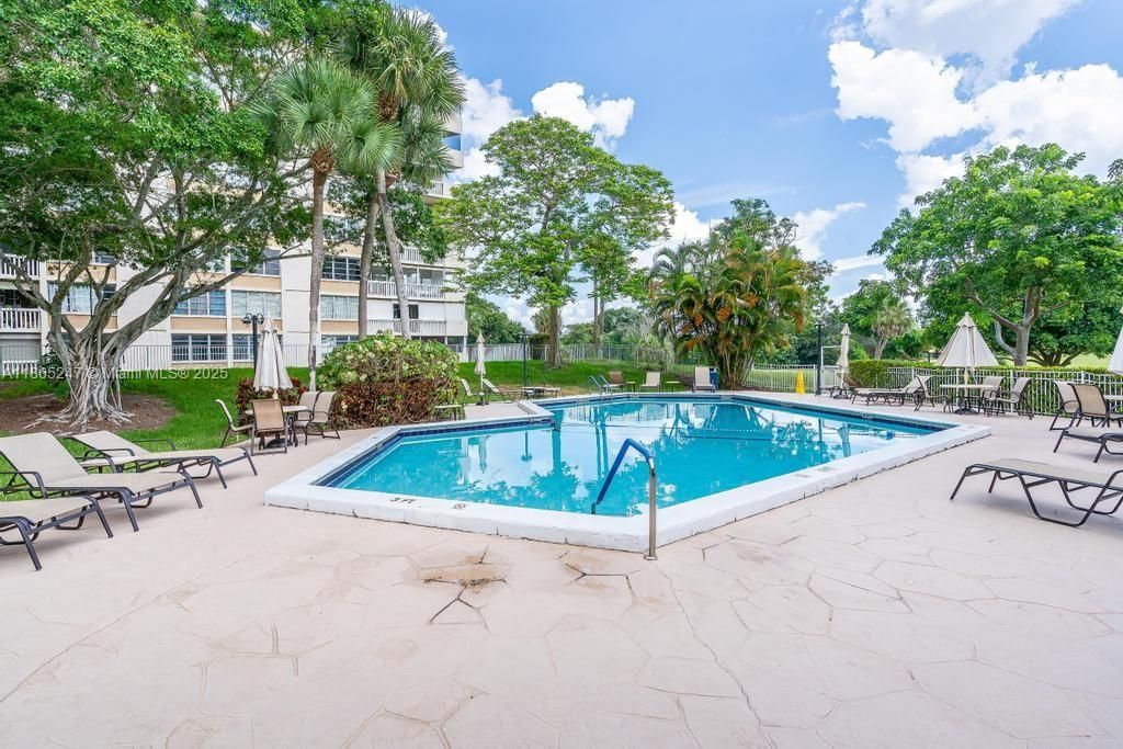 待售: $143,500 (2 贝兹, 2 浴室, 1110 平方英尺)