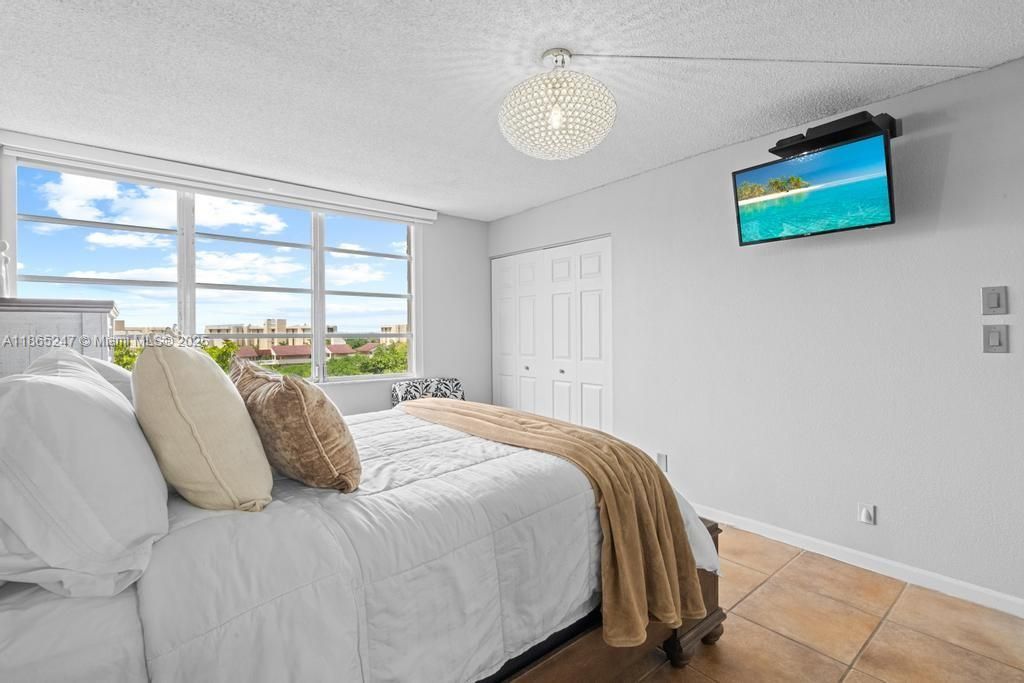 待售: $143,500 (2 贝兹, 2 浴室, 1110 平方英尺)