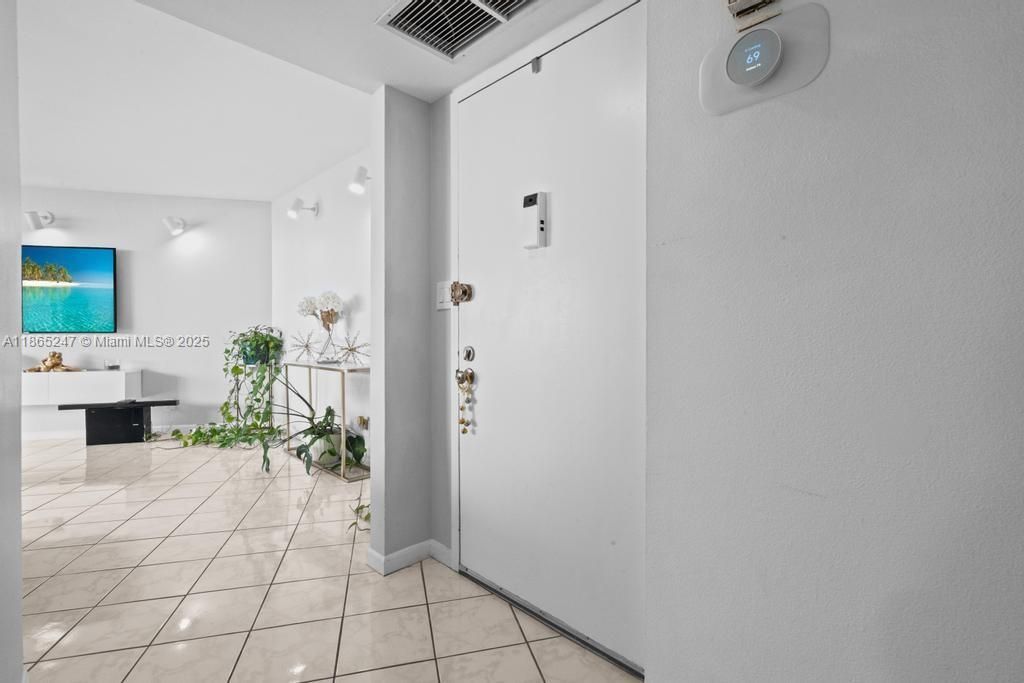 待售: $143,500 (2 贝兹, 2 浴室, 1110 平方英尺)