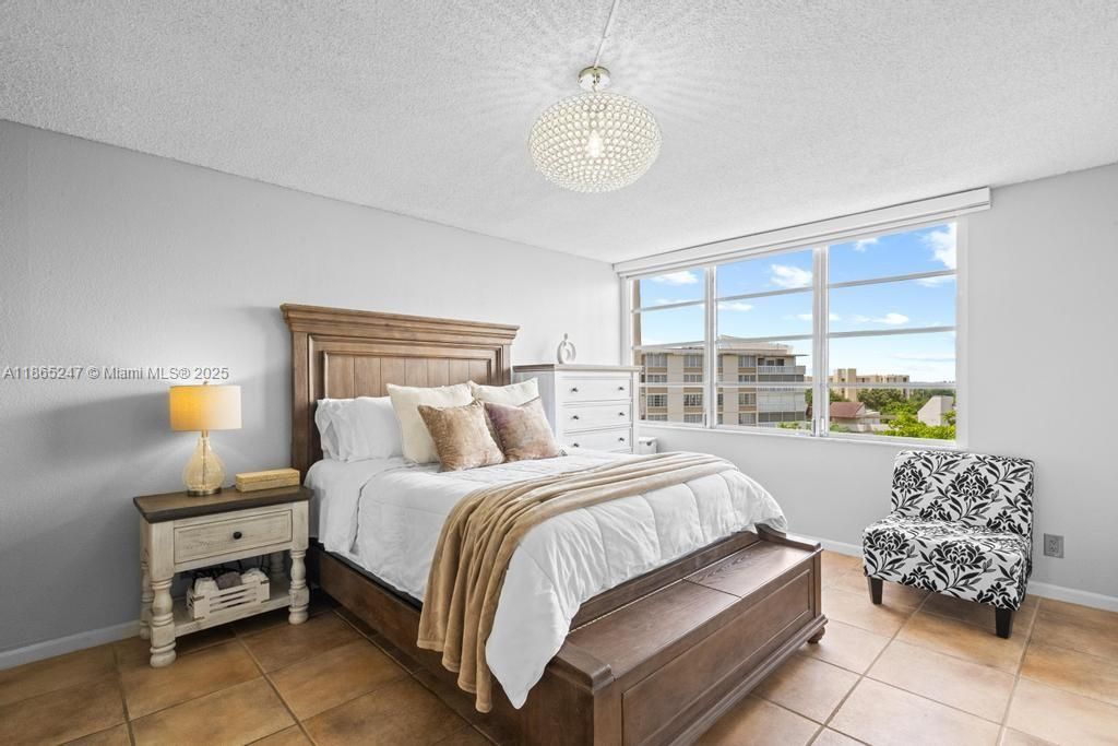 待售: $143,500 (2 贝兹, 2 浴室, 1110 平方英尺)