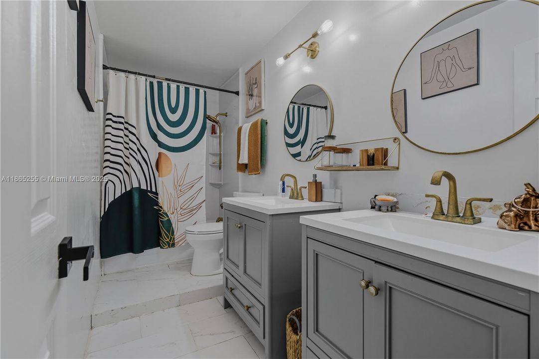 Под контрактом: $720,000 (4 спален, 2 ванн, 2877 Квадратных фут)