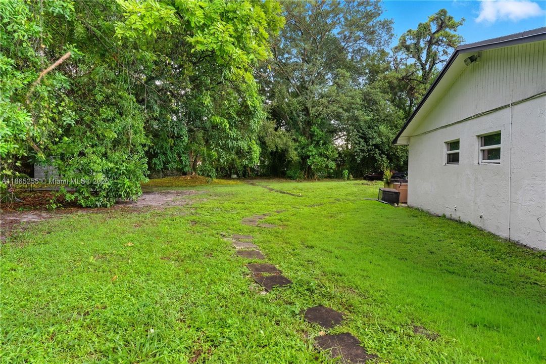 Под контрактом: $720,000 (4 спален, 2 ванн, 2877 Квадратных фут)