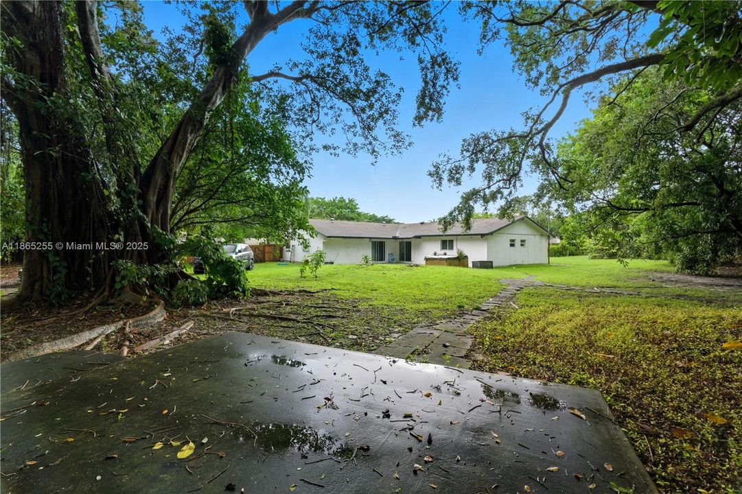 Под контрактом: $720,000 (4 спален, 2 ванн, 2877 Квадратных фут)