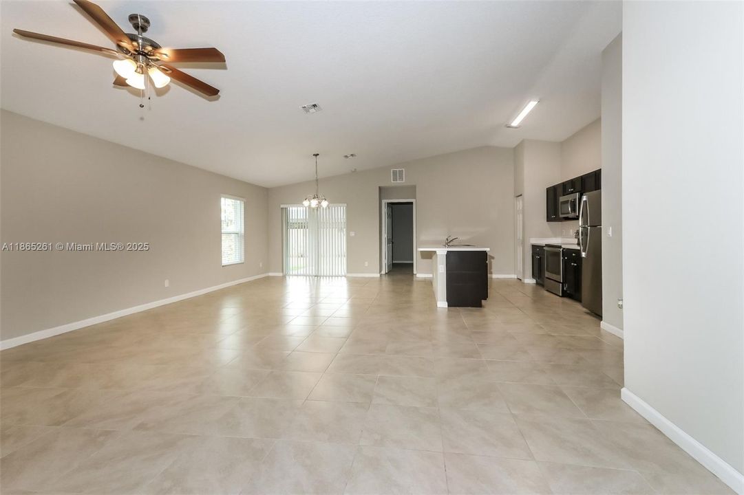 最近租的: $2,180 (3 贝兹, 2 浴室, 1833 平方英尺)