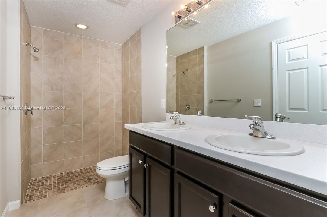 最近租的: $2,180 (3 贝兹, 2 浴室, 1833 平方英尺)