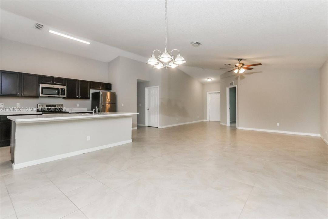 最近租的: $2,180 (3 贝兹, 2 浴室, 1833 平方英尺)