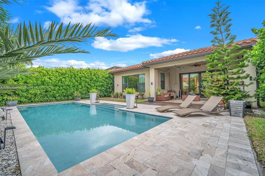 Private Pool in Hedged Yard