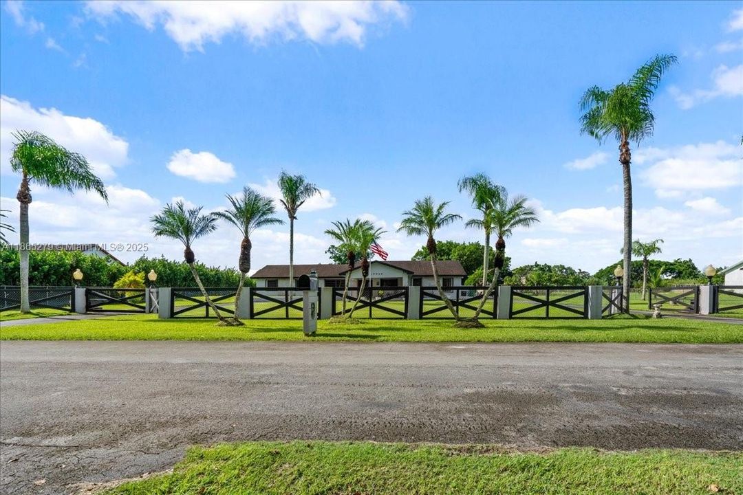 待售: $939,999 (3 贝兹, 2 浴室, 3111 平方英尺)