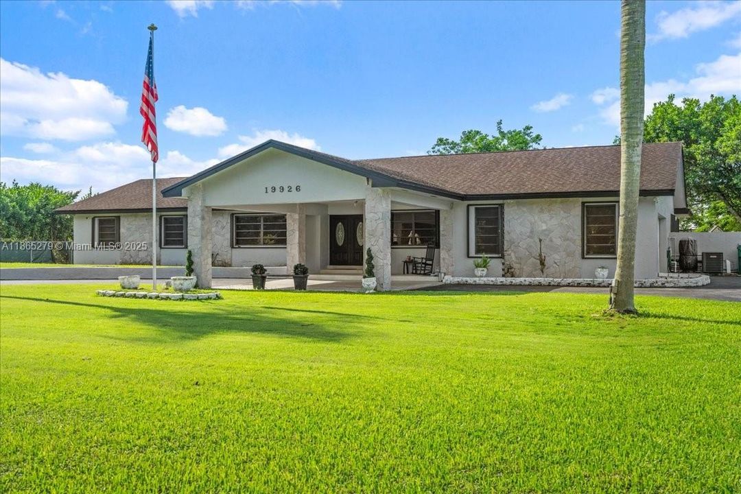 待售: $939,999 (3 贝兹, 2 浴室, 3111 平方英尺)