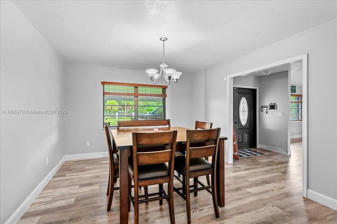 待售: $939,999 (3 贝兹, 2 浴室, 3111 平方英尺)