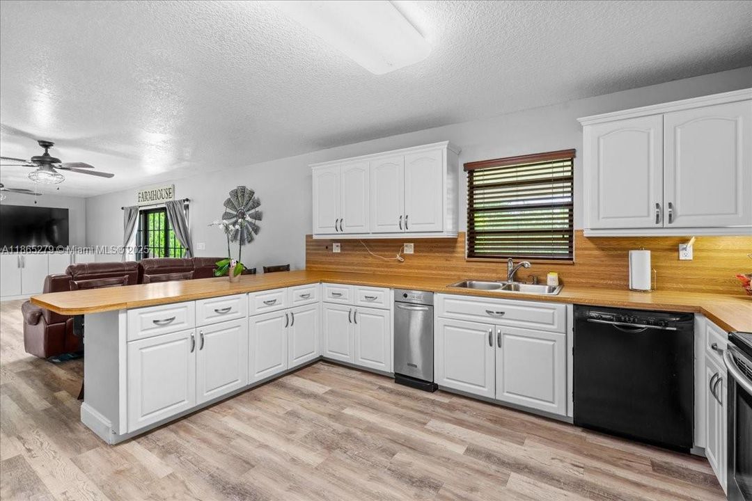 待售: $939,999 (3 贝兹, 2 浴室, 3111 平方英尺)