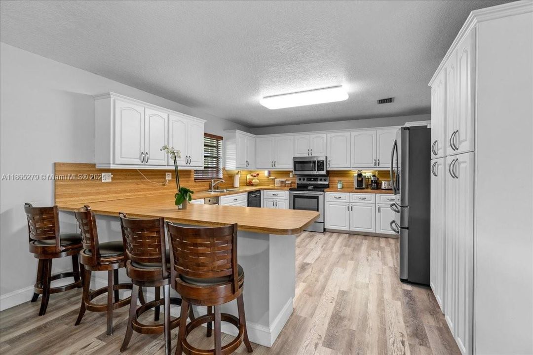 待售: $939,999 (3 贝兹, 2 浴室, 3111 平方英尺)