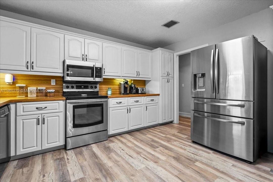 待售: $939,999 (3 贝兹, 2 浴室, 3111 平方英尺)