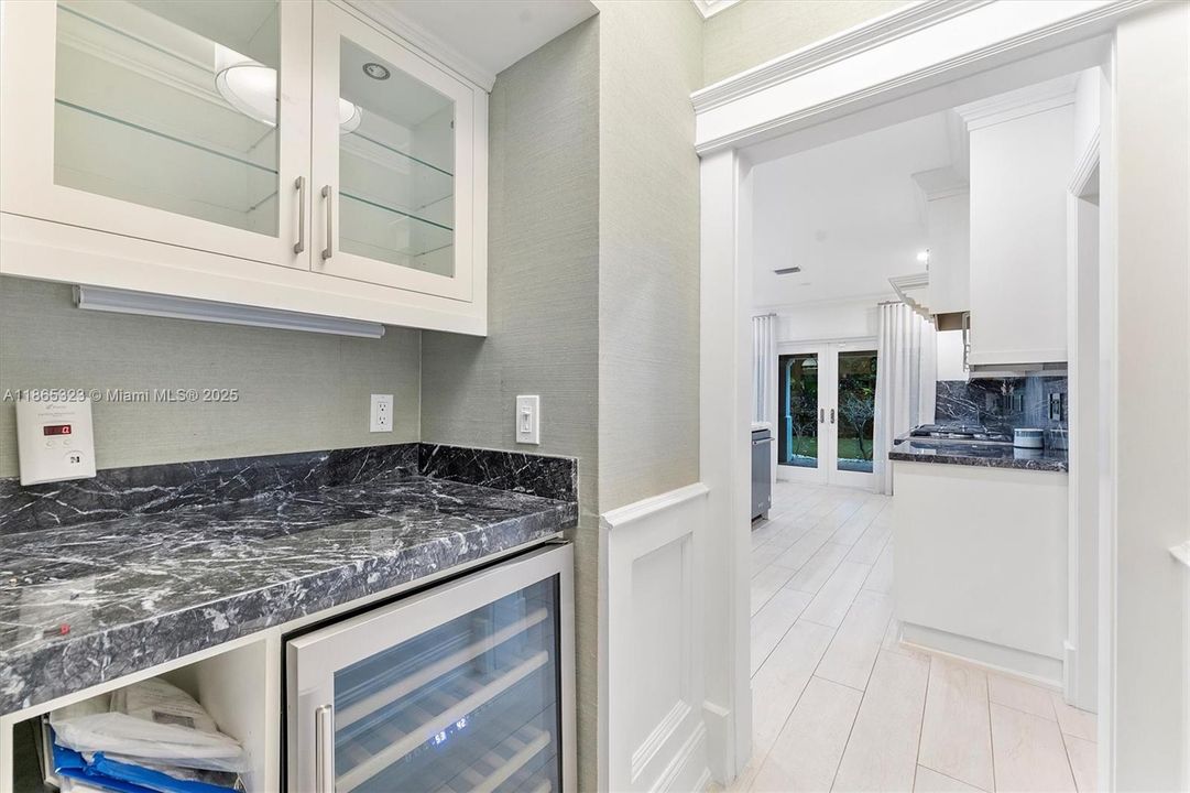На продажу: $4,999,000 (5 спален, 4 ванн, 3851 Квадратных фут)