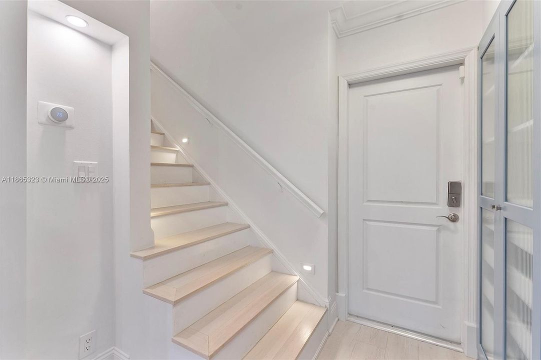 На продажу: $4,999,000 (5 спален, 4 ванн, 3851 Квадратных фут)