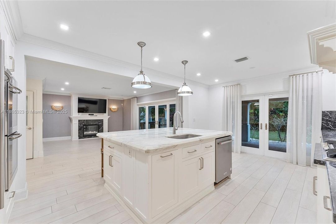 На продажу: $4,999,000 (5 спален, 4 ванн, 3851 Квадратных фут)