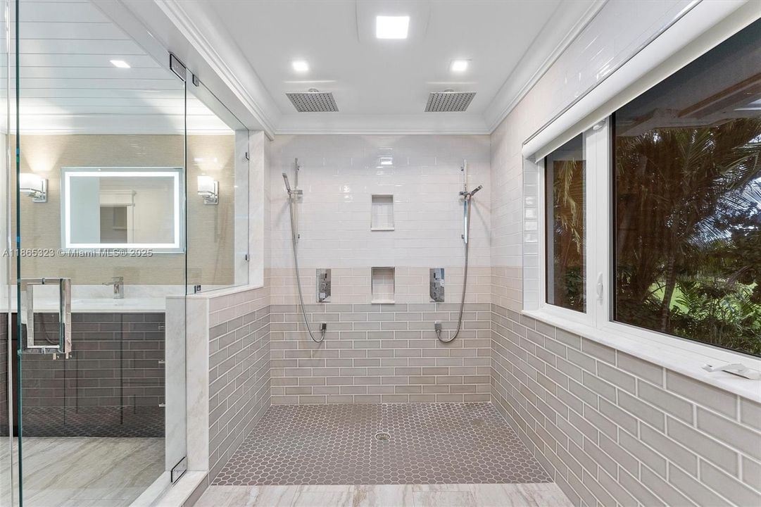 На продажу: $4,999,000 (5 спален, 4 ванн, 3851 Квадратных фут)