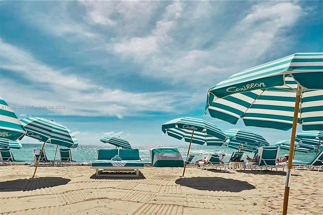 For Sale: $2,399,000 (2 beds, 2 baths, 1290 Square Feet)