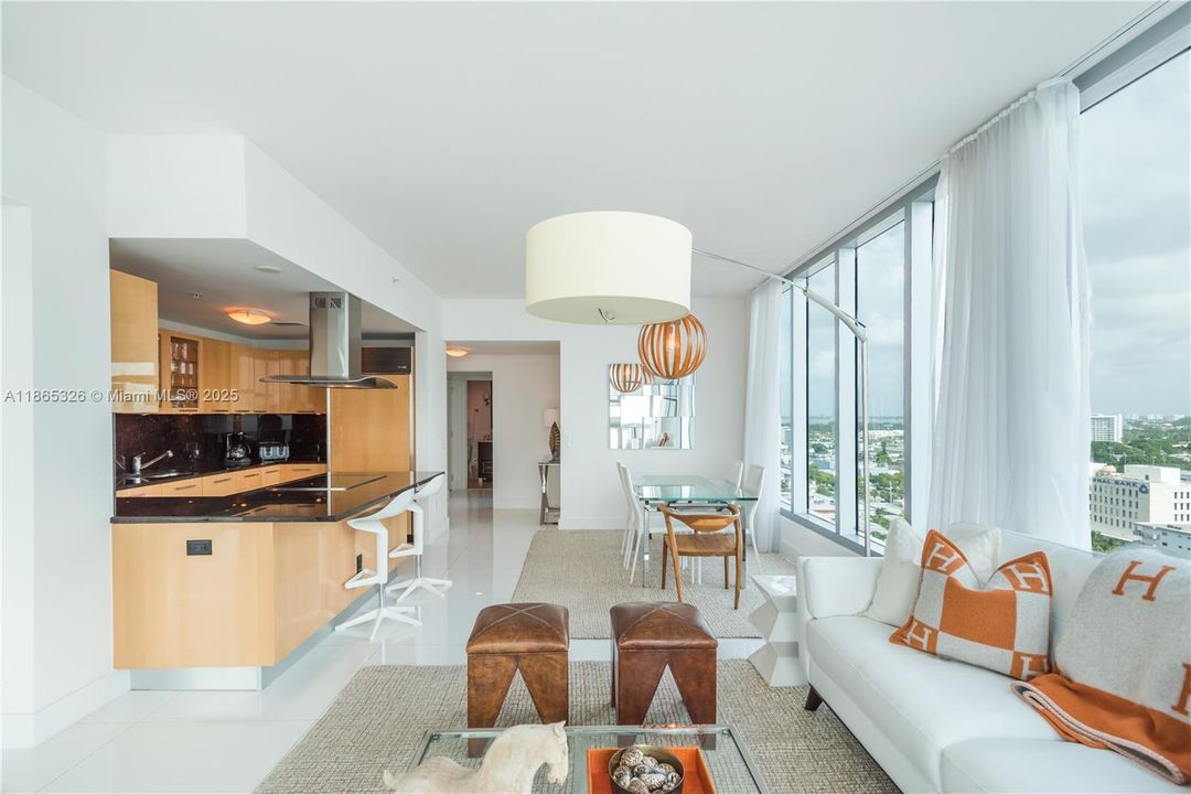 For Sale: $2,399,000 (2 beds, 2 baths, 1290 Square Feet)