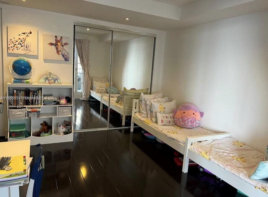 Activo con contrato: $4,395 (2 camas, 2 baños, 1583 Pies cuadrados)