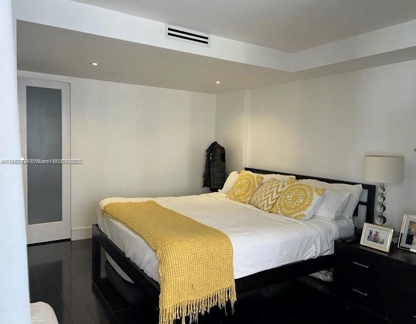 Activo con contrato: $4,395 (2 camas, 2 baños, 1583 Pies cuadrados)